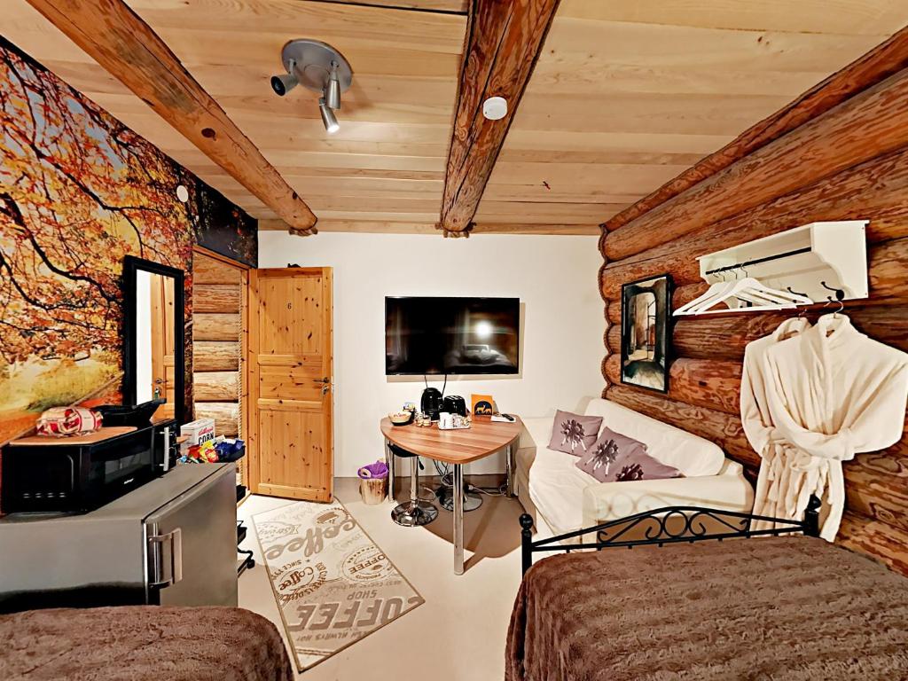 Woodstock B & B Studios - Small Apartment With 2 Bedrooms