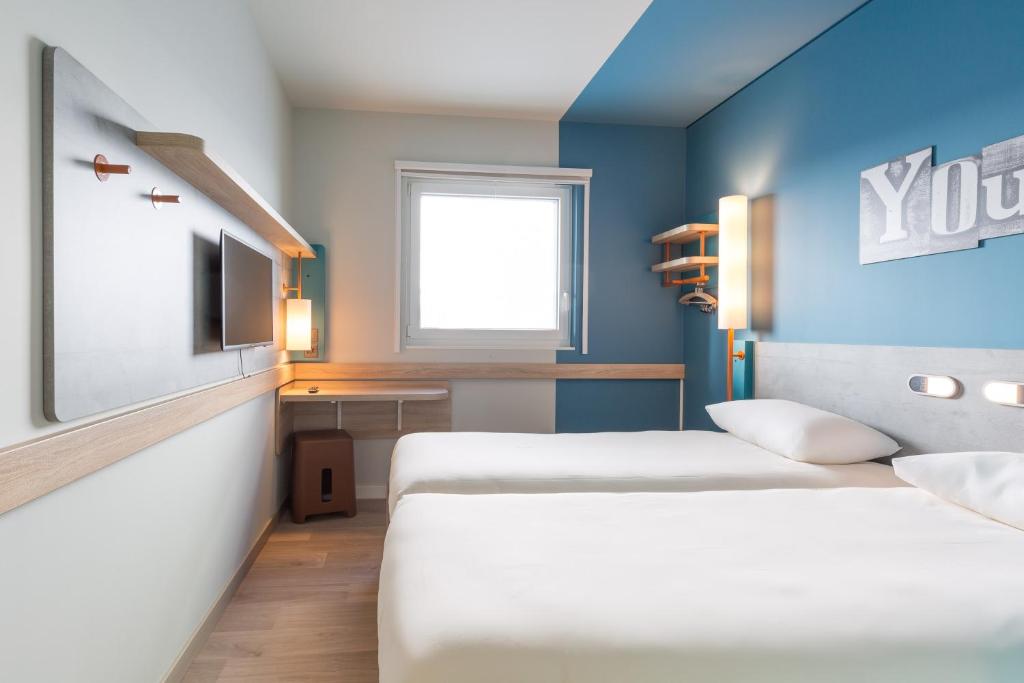 Postel nebo postele na pokoji v ubytování ibis budget Geneve Palexpo Aeroport