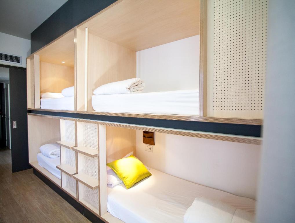 Toc Hostel Madrid - 6床位混合宿舍间的床位 - 带共用浴室