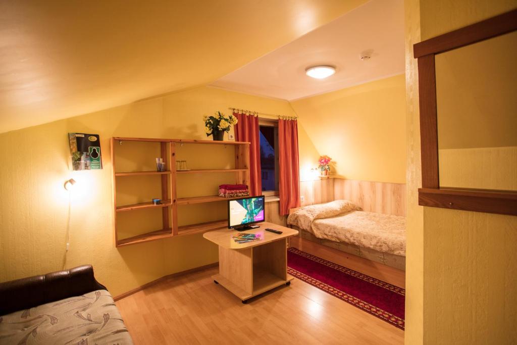 TV a/nebo společenská místnost v ubytování Endla Hotell