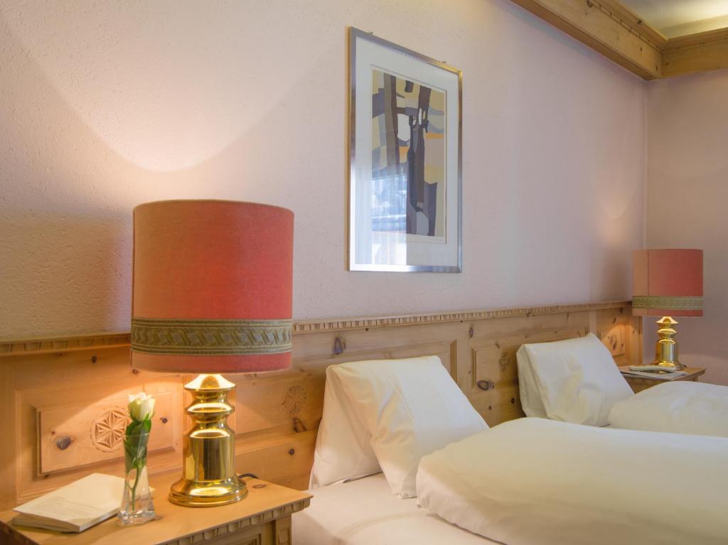 Postel nebo postele na pokoji v ubytování Hotel Alpina