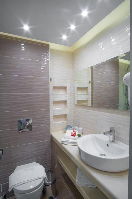 Ванная комната в WhiteSands Beach Resort
