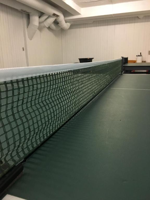 Tennis ja/või seinatennis majutusasutuses Idrætscenter Jammerbugt või selle läheduses