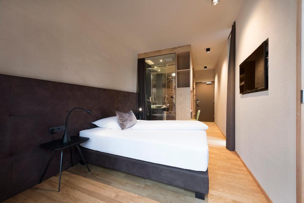 Postel nebo postele na pokoji v ubytování Ellgass Allgäu Hotel