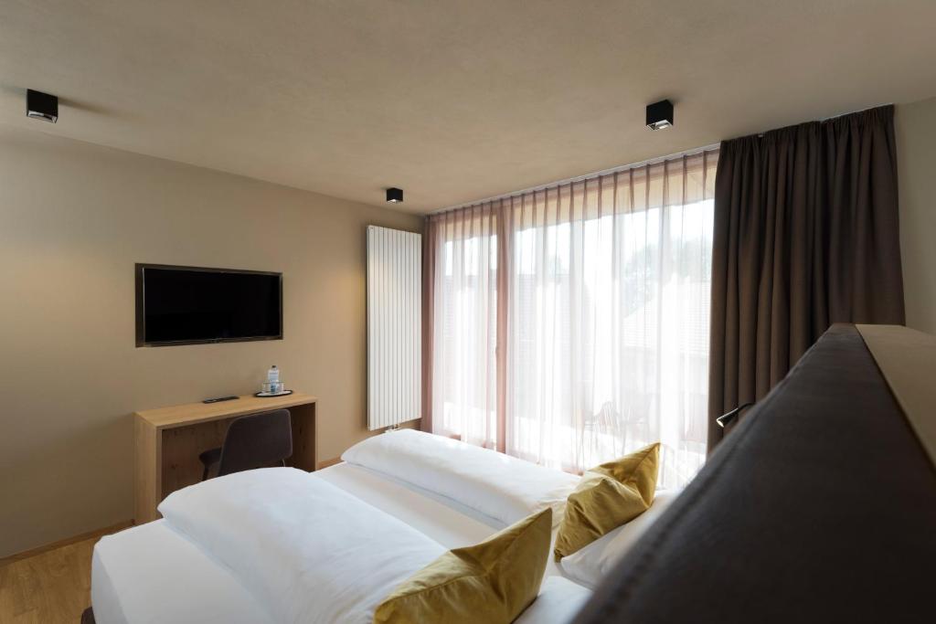 Postel nebo postele na pokoji v ubytování Ellgass Allgäu Hotel