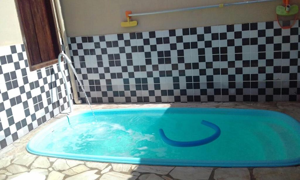 a swimming pool in a bathroom with a water fountain at Casa temporada em Paraty famíliar in Paraty