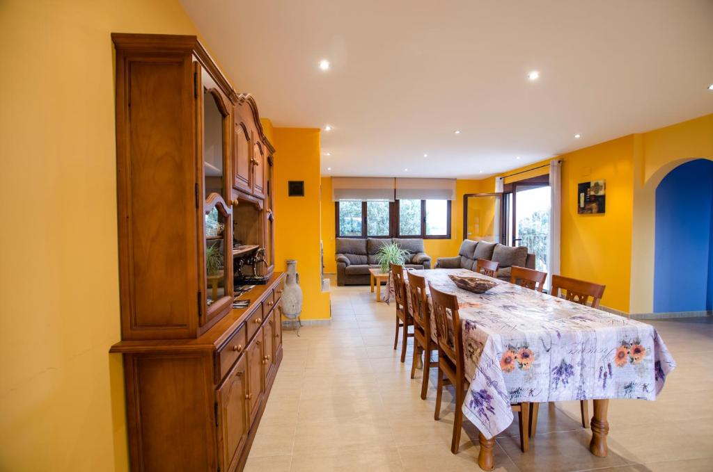 A kitchen or kitchenette at Casa Rural El Coscojar