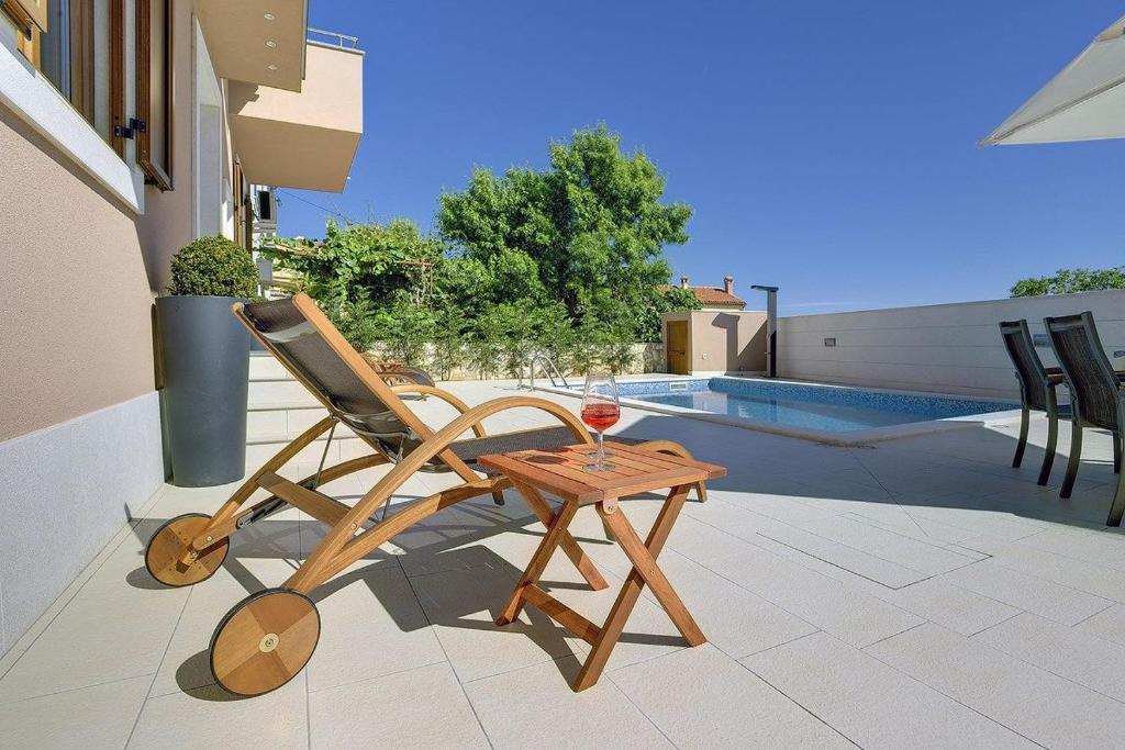 Bazén v ubytování Holiday Home Miceli nebo v jeho okolí
