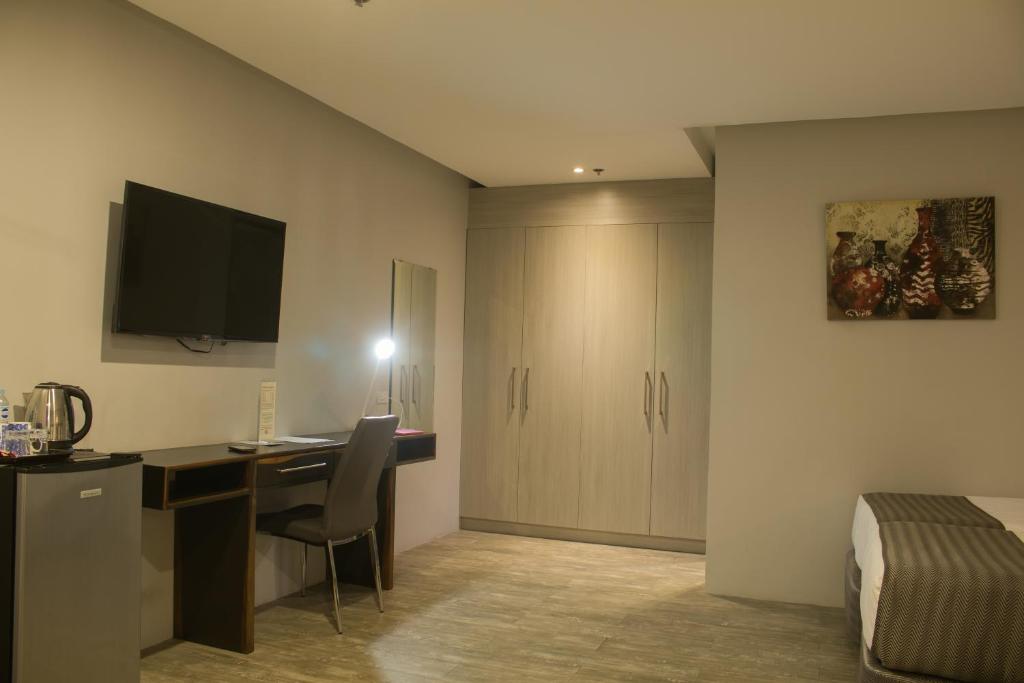 TV a/nebo společenská místnost v ubytování 1A Express Hotel
