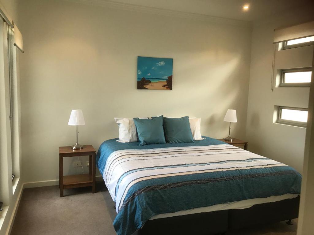 Postel nebo postele na pokoji v ubytování Penneshaw Oceanview Apartments