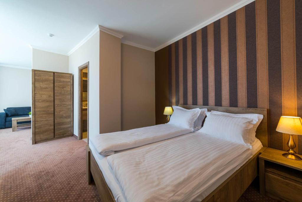 Postel nebo postele na pokoji v ubytování Sky Hotel