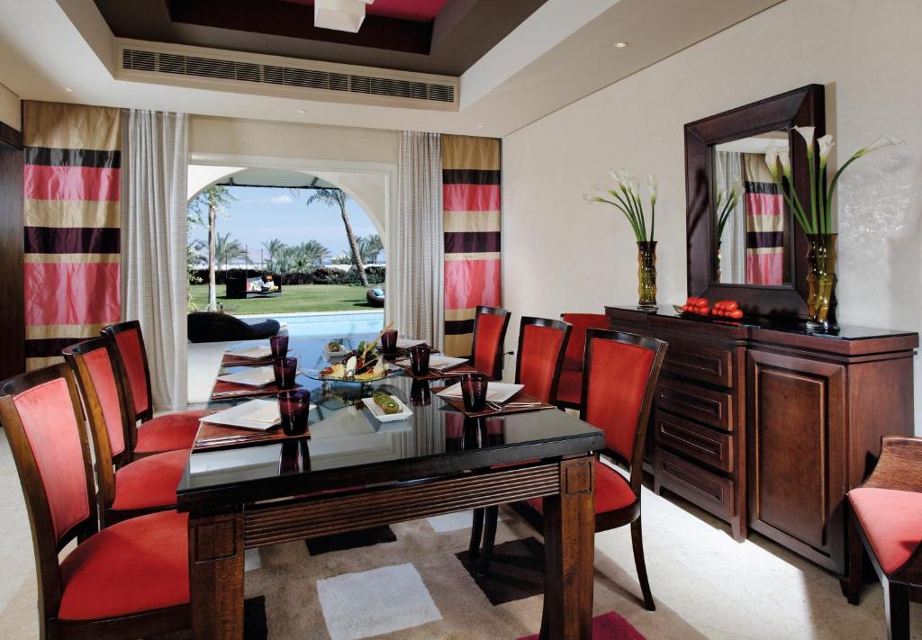 Posezení v ubytování Grand Rotana Resort & Spa