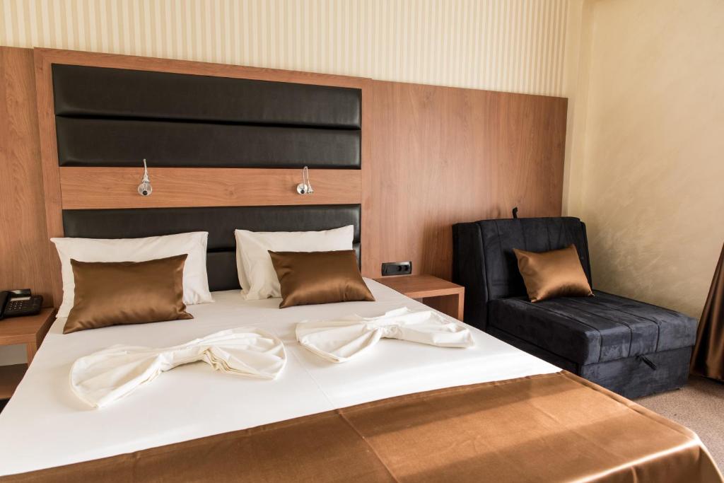 Postel nebo postele na pokoji v ubytování Hotel Crnogorska Kuća