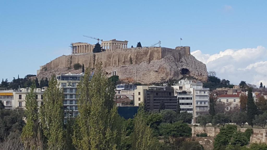 アテネにあるAcropolis View apartment 120sqmのギャラリーの写真