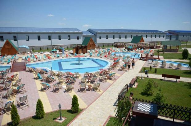 Bazén v ubytování B&B Queen nebo v jeho okolí