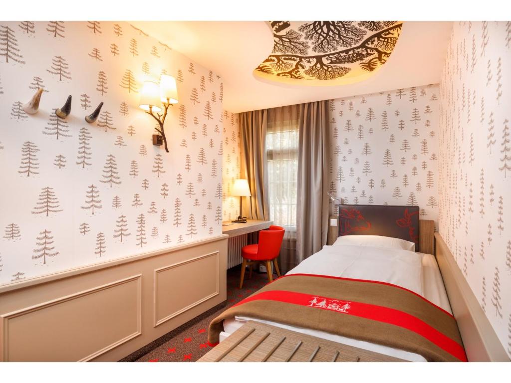A bed or beds in a room at Swiss Night by Fassbind