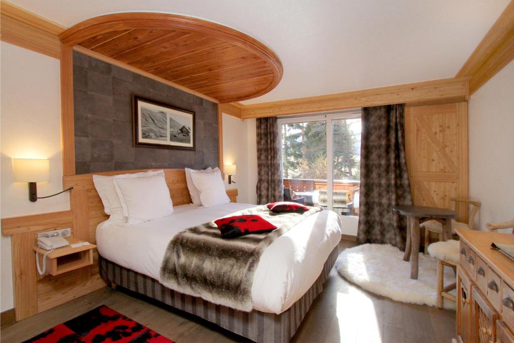 Кровать или кровати в номере Hôtel Chalet Mounier
