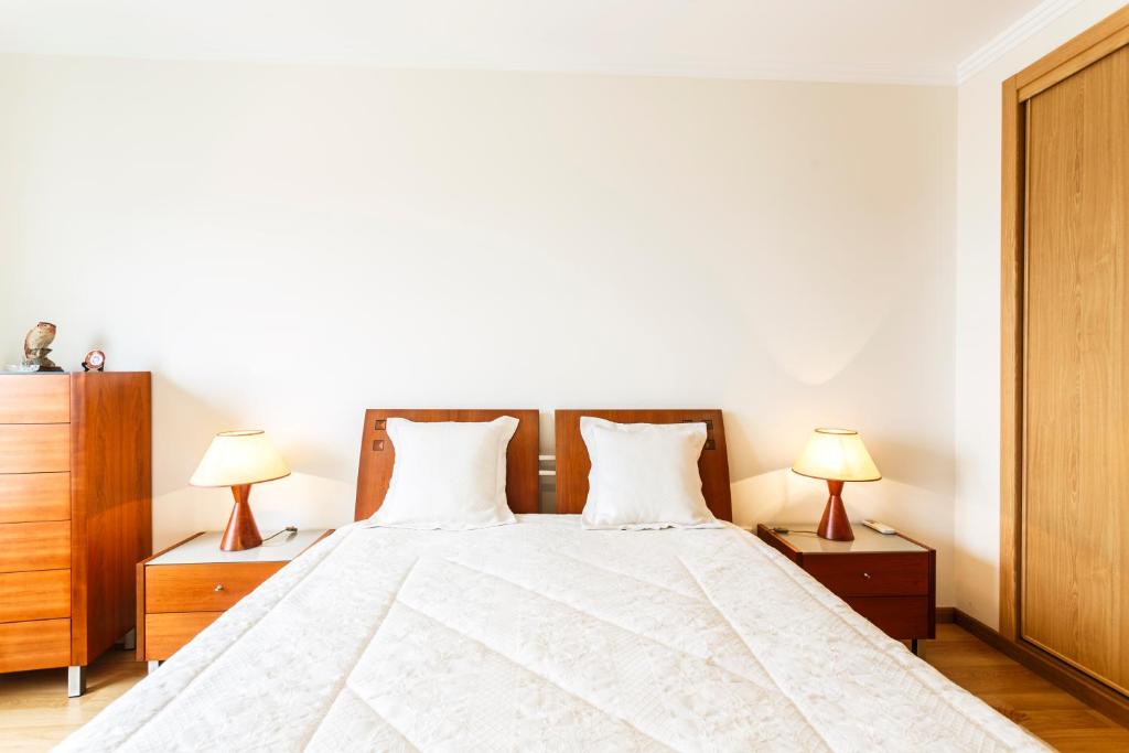 Postel nebo postele na pokoji v ubytování WHome | Ericeira Luxury Apartment