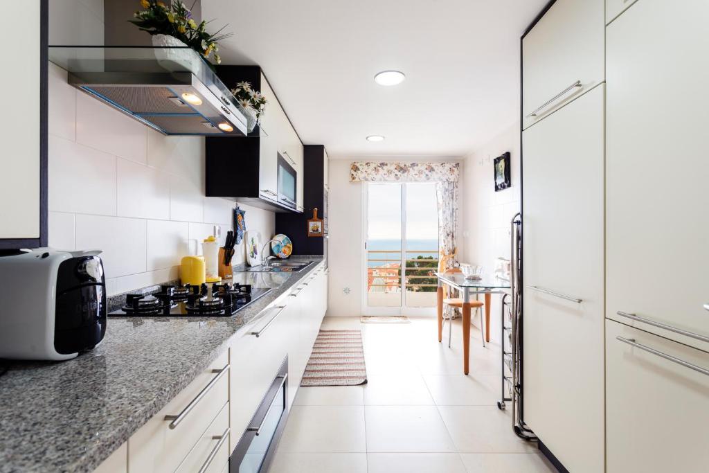 Kuchyň nebo kuchyňský kout v ubytování WHome | Ericeira Luxury Apartment