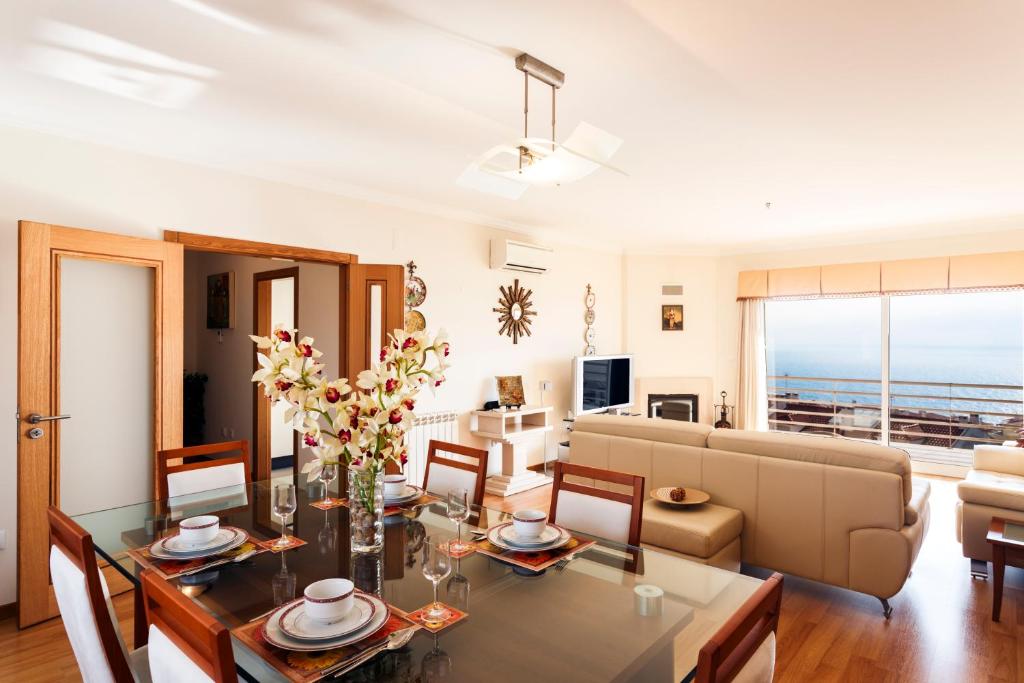 Posezení v ubytování WHome | Ericeira Luxury Apartment