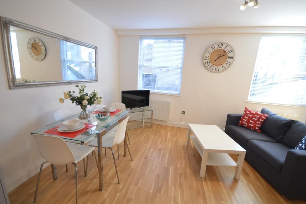 Dining area sa apartment