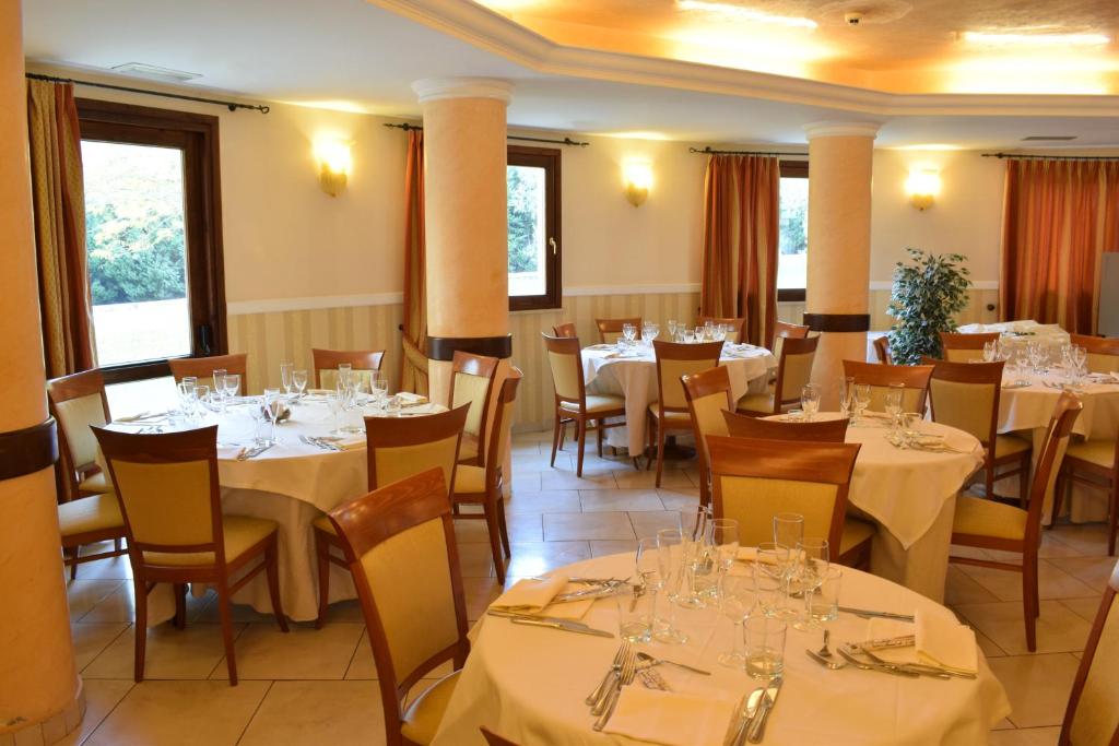 Restaurace v ubytování Roma Domus Hotel