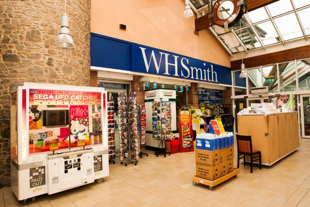 Supermarket nebo jiné obchody v  hotelu nebo okolí