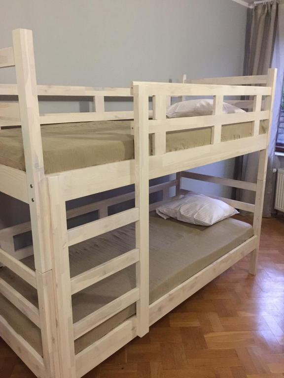 Хостел Lutsk G84 - Bed In 6-Bed Male Dormitory Room
