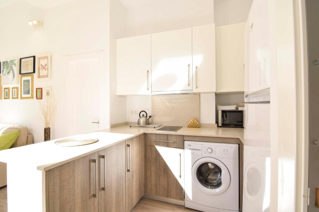 A kitchen or kitchenette at Letmalaga Comedy