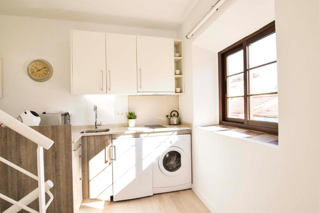 A kitchen or kitchenette at Letmalaga Comedy