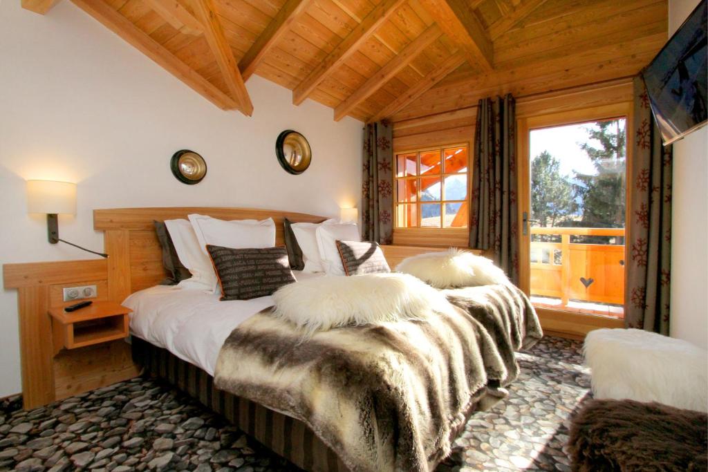 Кровать или кровати в номере Hôtel Chalet Mounier