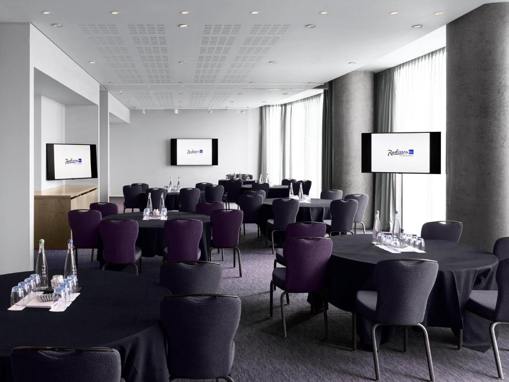 TV a/nebo společenská místnost v ubytování Radisson Blu Hotel, Birmingham