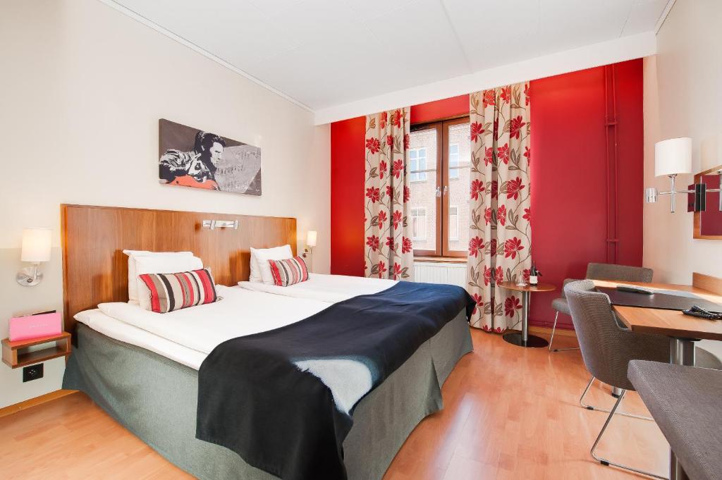 Postel nebo postele na pokoji v ubytování Home Hotel Kung Oscar