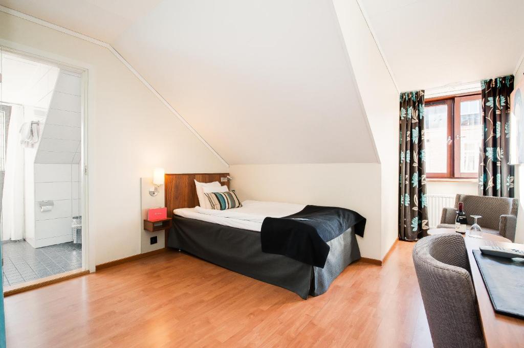 Postel nebo postele na pokoji v ubytování Home Hotel Kung Oscar