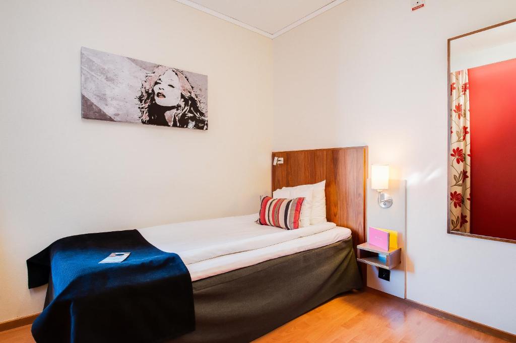 Postel nebo postele na pokoji v ubytování Home Hotel Kung Oscar