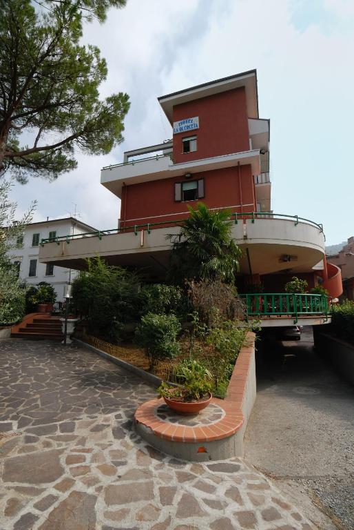 Budova, kde se hotel nachází