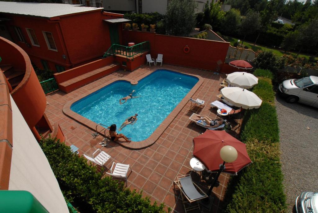 Bazén v ubytování Hotel La Querceta nebo v jeho okolí