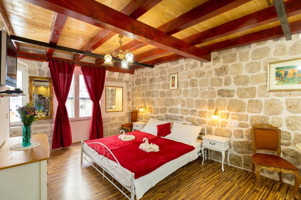 Juliette's Palace Studios - 2