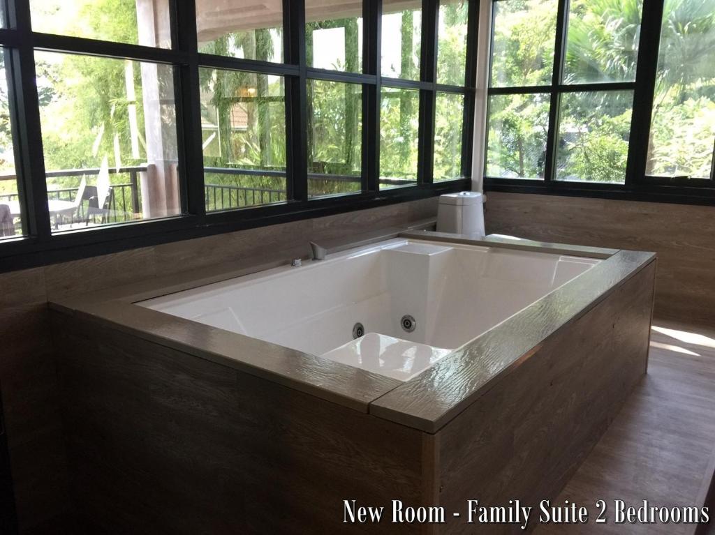 Basaya Beach Hotel & Resort