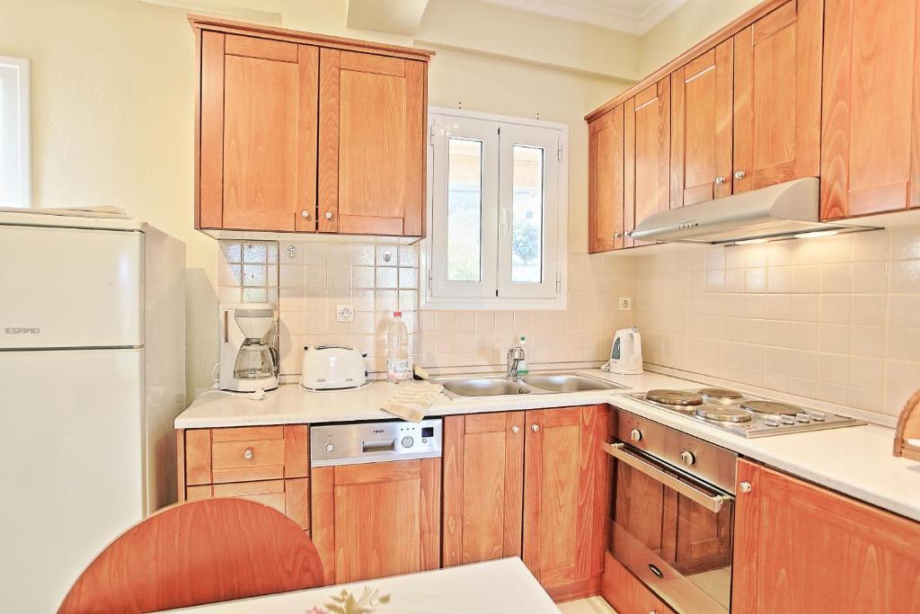 A kitchen or kitchenette at Mattheos House
