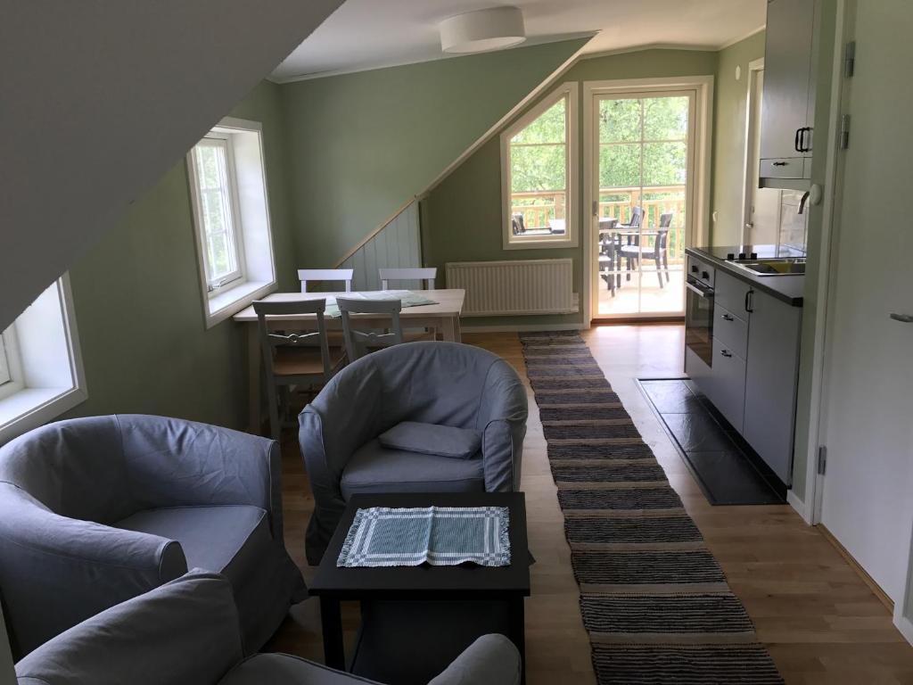 Posezení v ubytování Sandvikengården Stugby