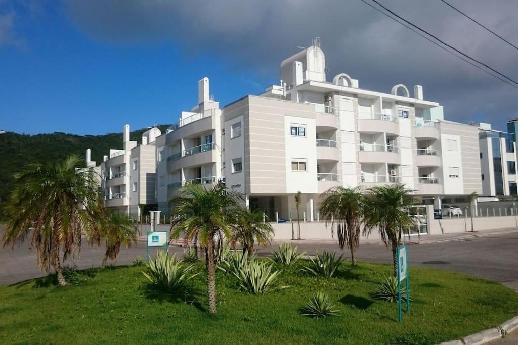  Apto Praia Ingleses 3q 2g