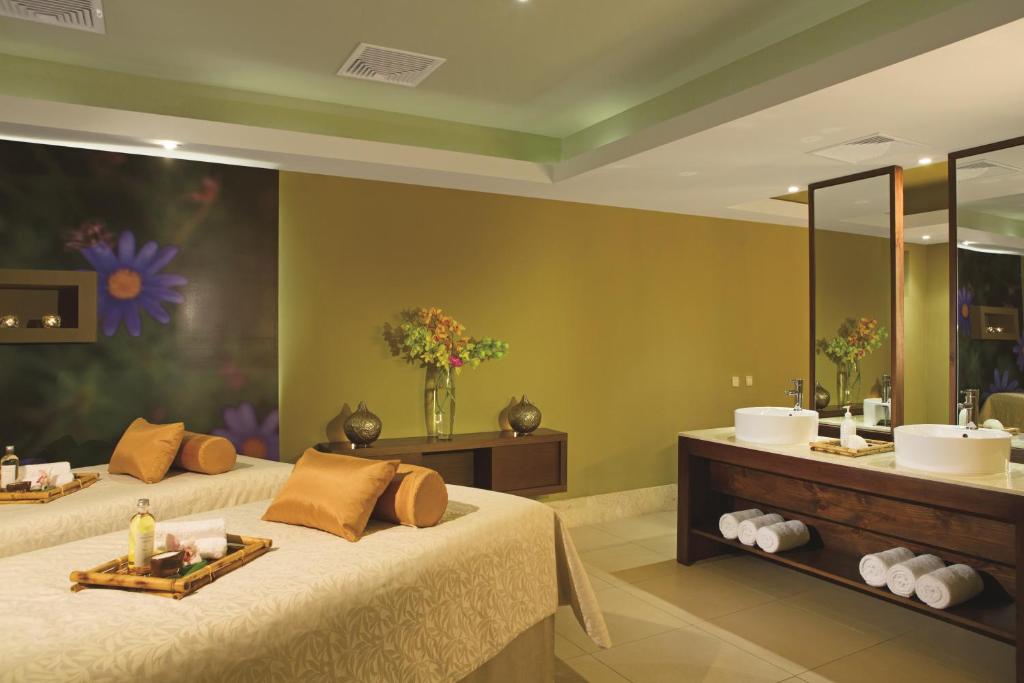 Letto o letti in una camera di Dreams Royal Beach Punta Cana - All Inclusive