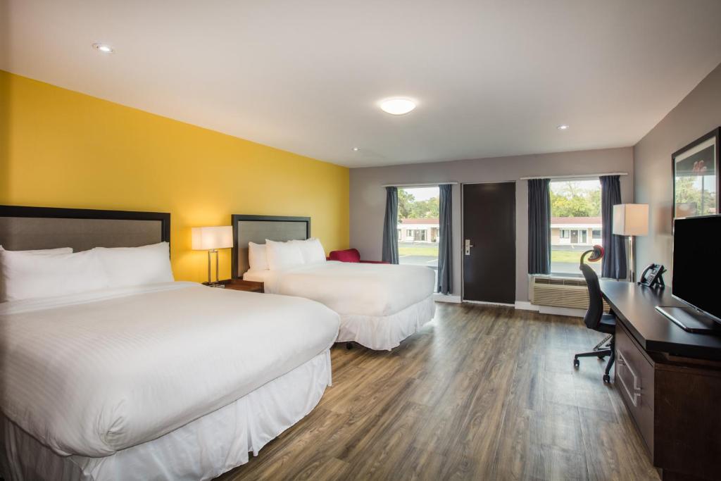 Ramada by Wyndham Jackson's Point - Queen Room Met Twee Queensize Bedden - Niet -roken