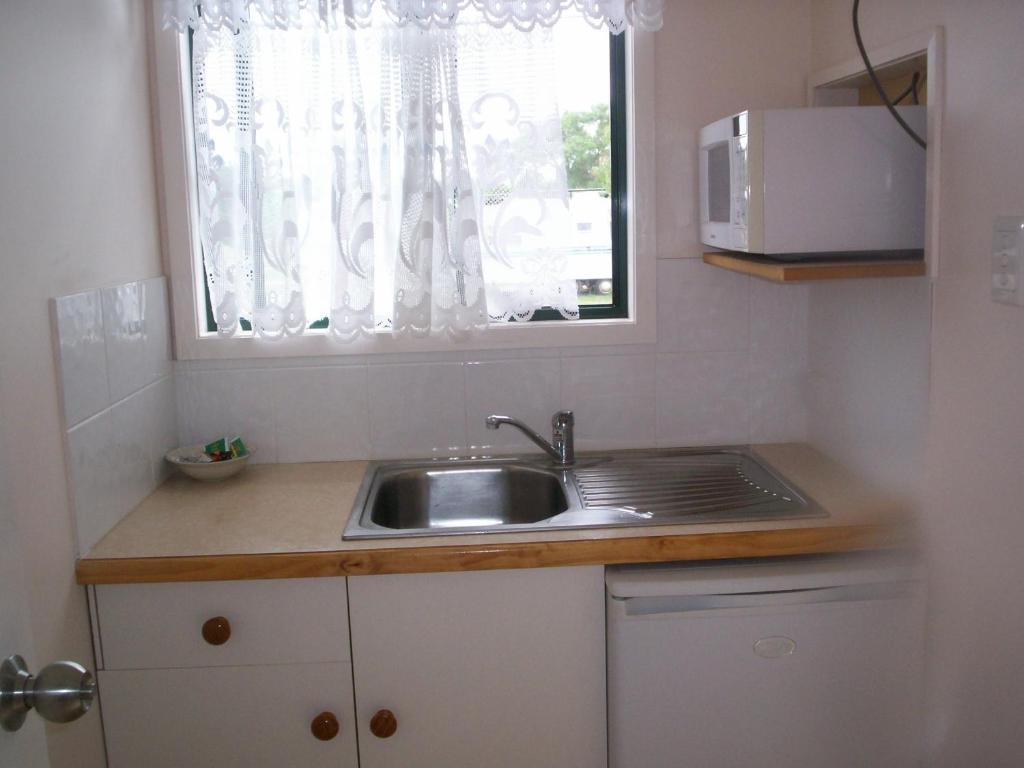 Homestead Caravan Park - Duplex Viervoudige Kamer