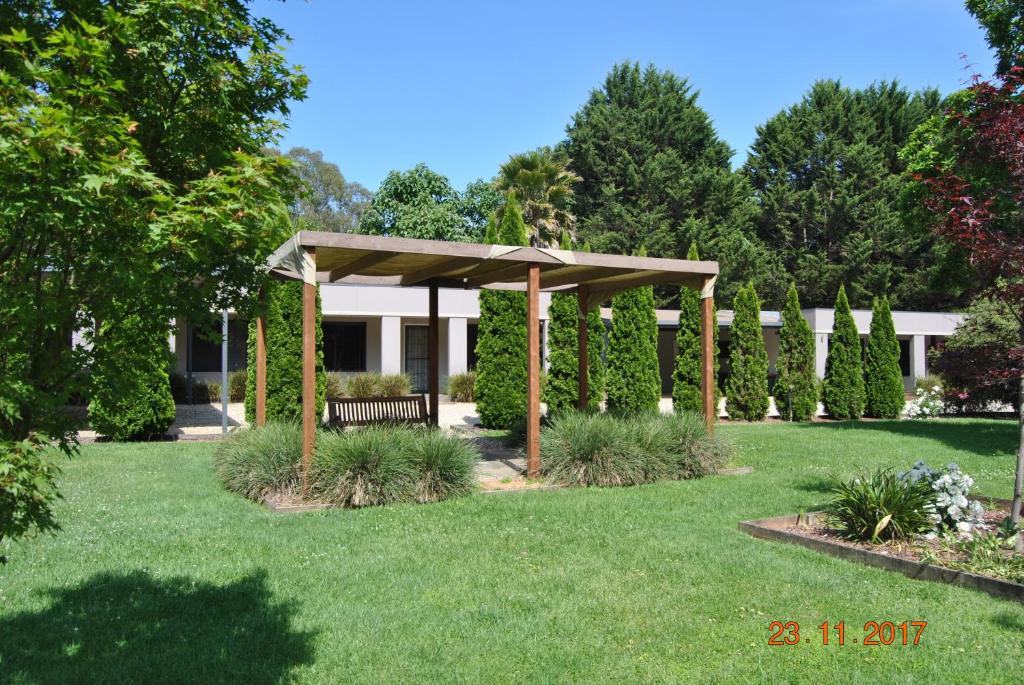 Grevillea Gardens Apartment 3, Bright, Australia