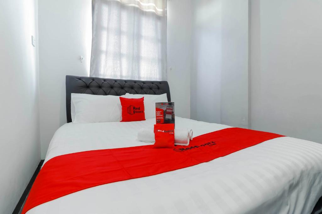 RedDoorz Plus near Batam City Square