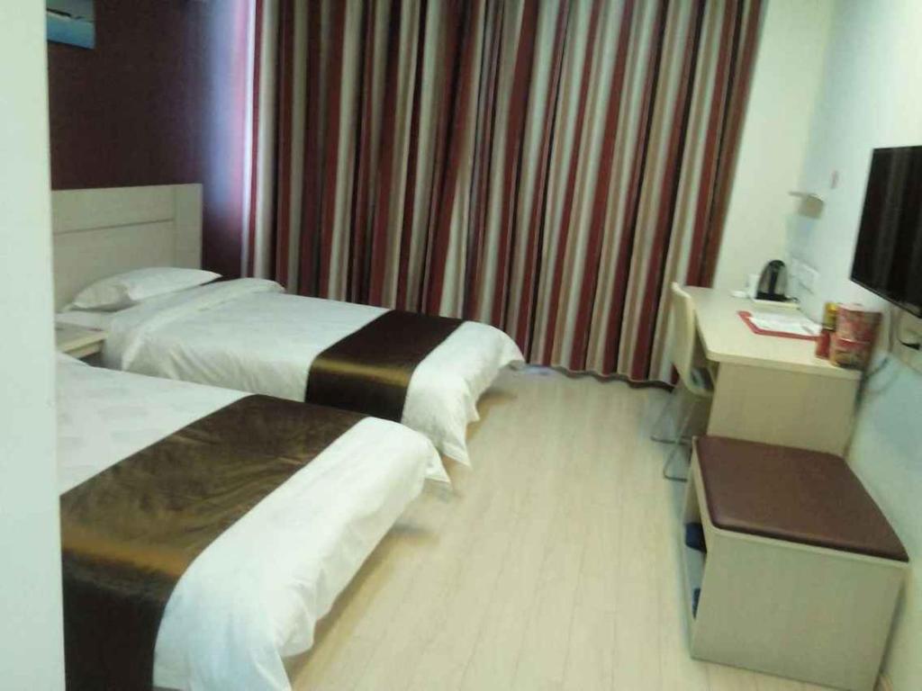 Postel nebo postele na pokoji v ubytování Thank Inn Chain Hotel Shanxi Yuncheng Jiang County Wengong Road