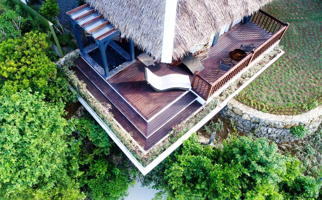 Letecký snímek ubytování Mithi Resort & Spa