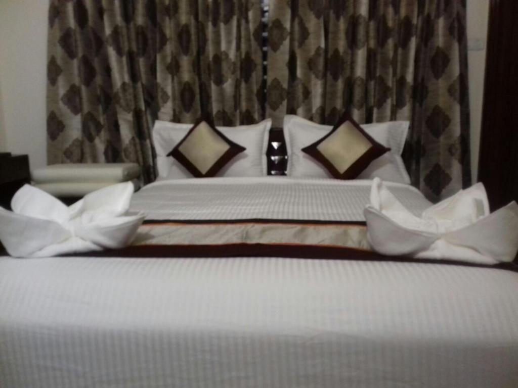 Postel nebo postele na pokoji v ubytování Iris Comfort Inn